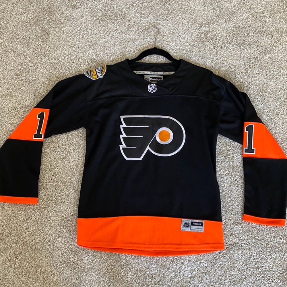 Women’s small Travis Konecny flyers jersey